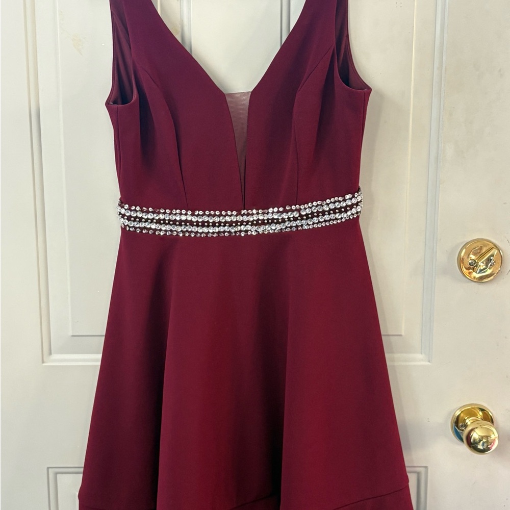 Elegant Burgundy Sleeveless Dress